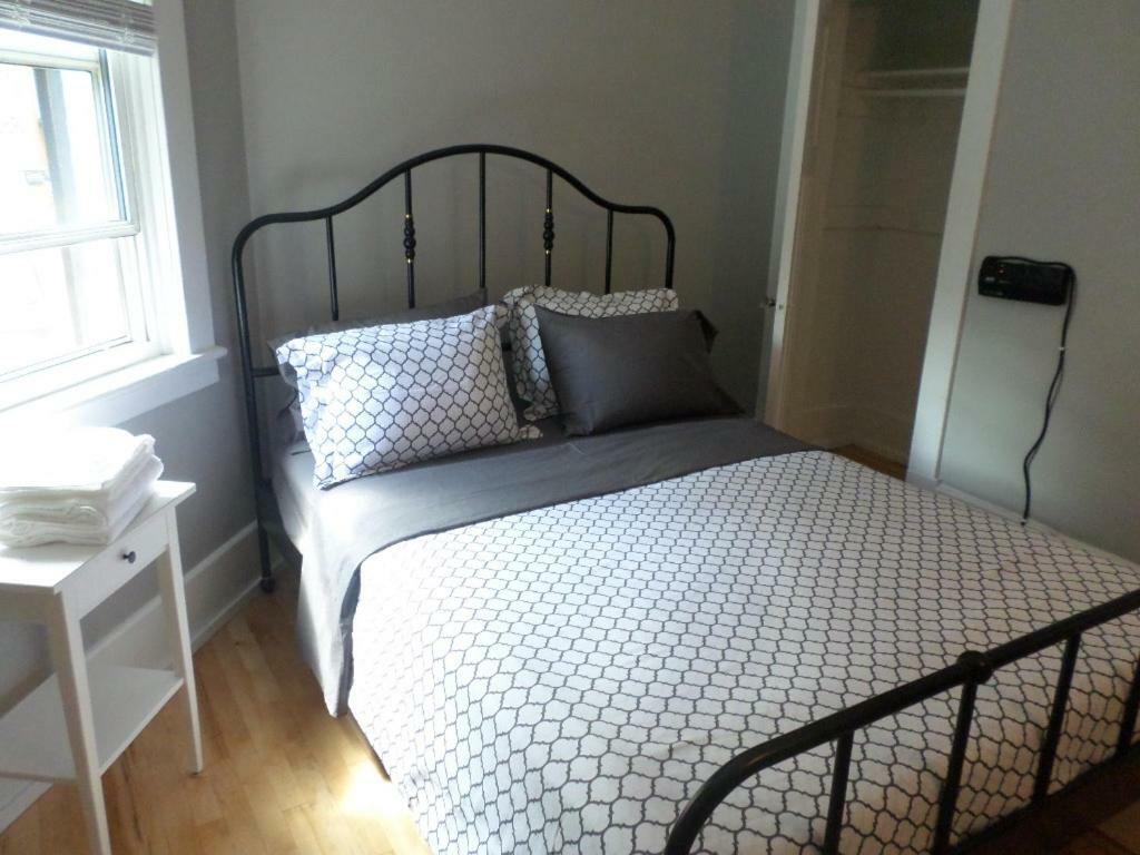 Beautiful, Clean, Quiet 2 Br-In Downtown Ottawa. Parking, Wifi And Netflix Included Apartman Kültér fotó