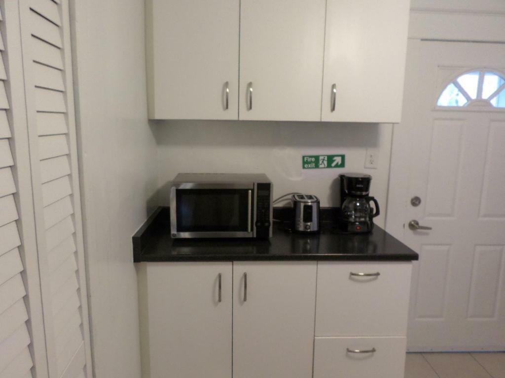 Beautiful, Clean, Quiet 2 Br-In Downtown Ottawa. Parking, Wifi And Netflix Included Apartman Kültér fotó