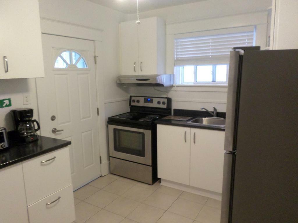 Beautiful, Clean, Quiet 2 Br-In Downtown Ottawa. Parking, Wifi And Netflix Included Apartman Kültér fotó