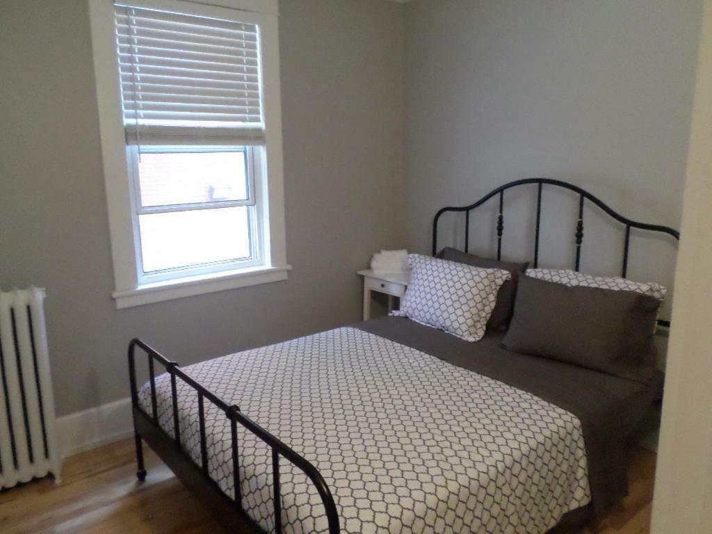 Beautiful, Clean, Quiet 2 Br-In Downtown Ottawa. Parking, Wifi And Netflix Included Apartman Kültér fotó